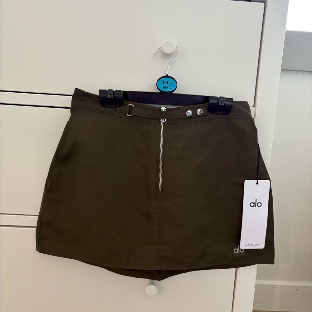 ALO Yoga Work it mini skirt size S BNWT - Picture 3 of 5